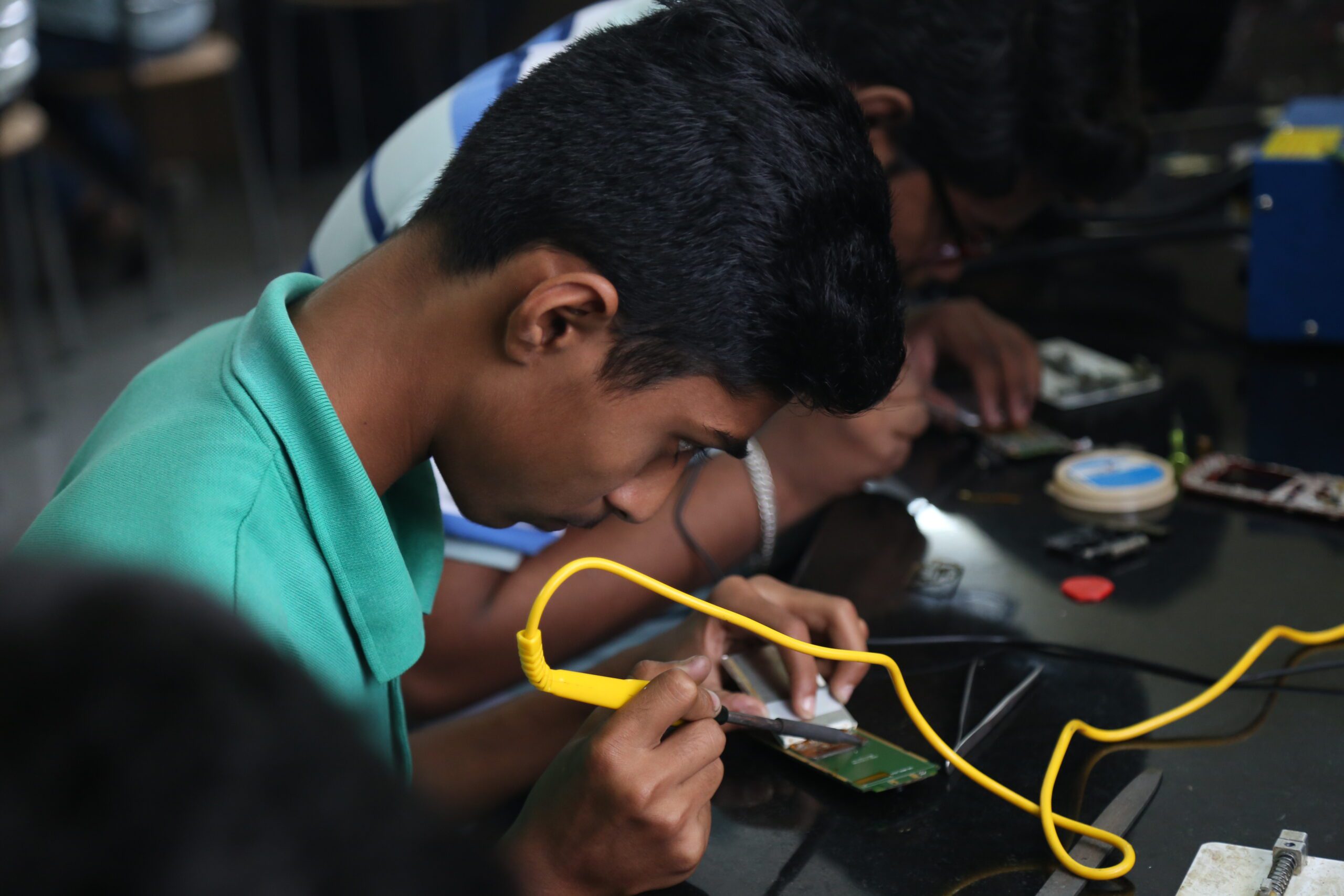 Students at Rani Laxmi Bai Sanstha Pune, Learning Mobile Repair Course