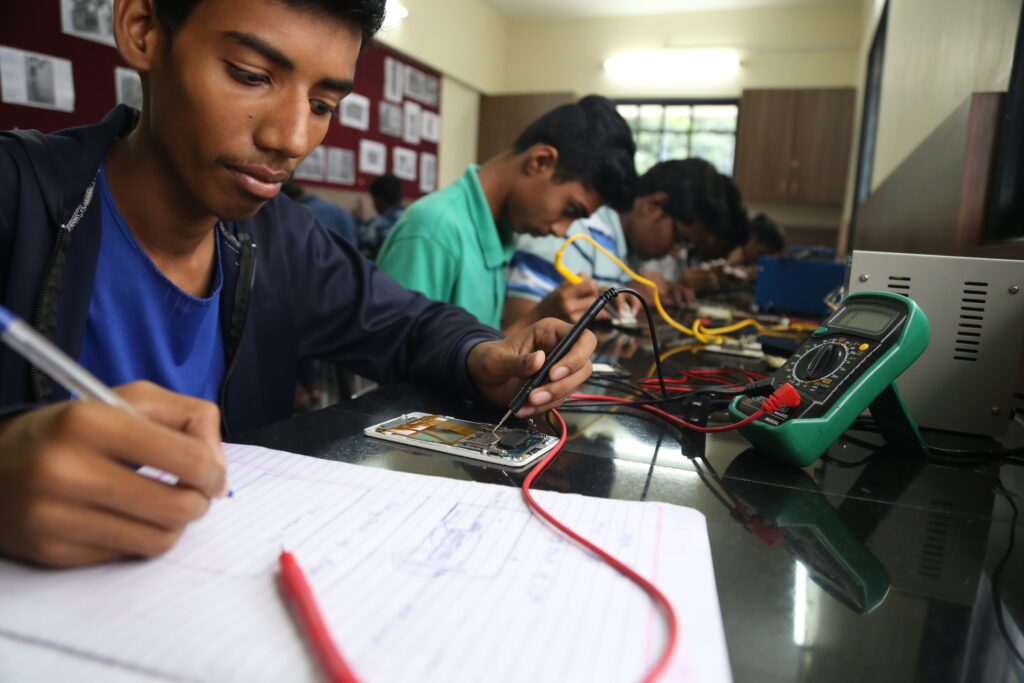 Learn Mobile Repairing Course In Pune For Free